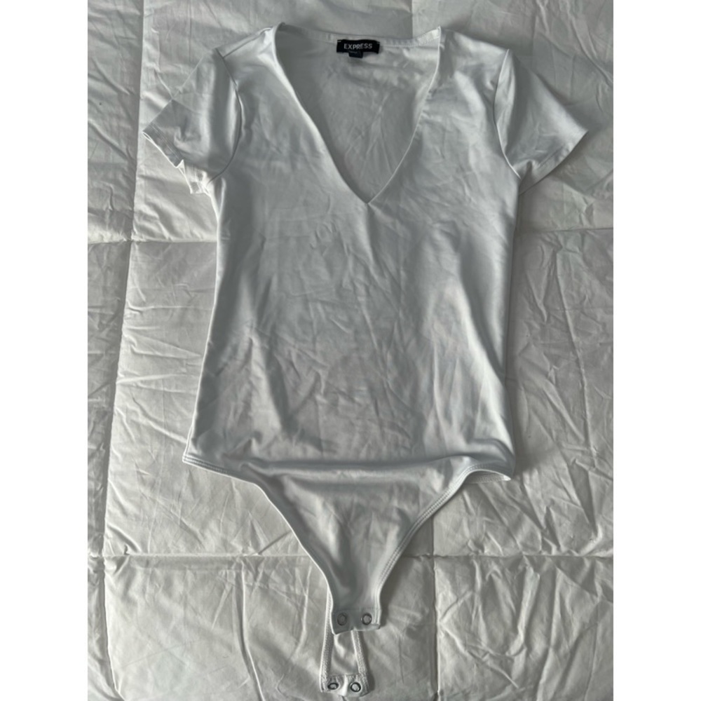 EXPRESS WHITE SHORT SLEEVE BODYSUIT